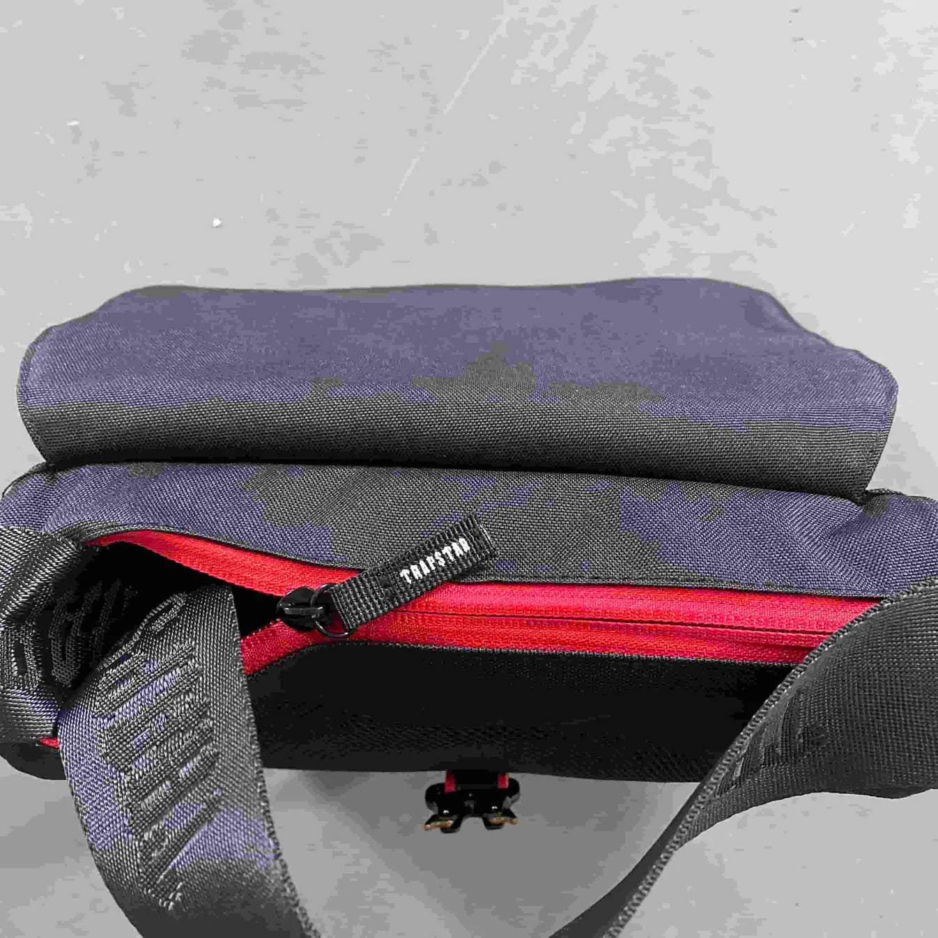Trapstar Messenger Bag 2.0 - Black/Red