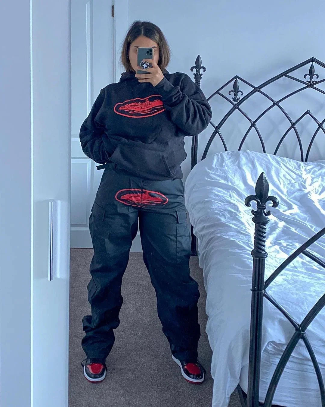 CORTEIZ Island Cargo Pants - Black/Red