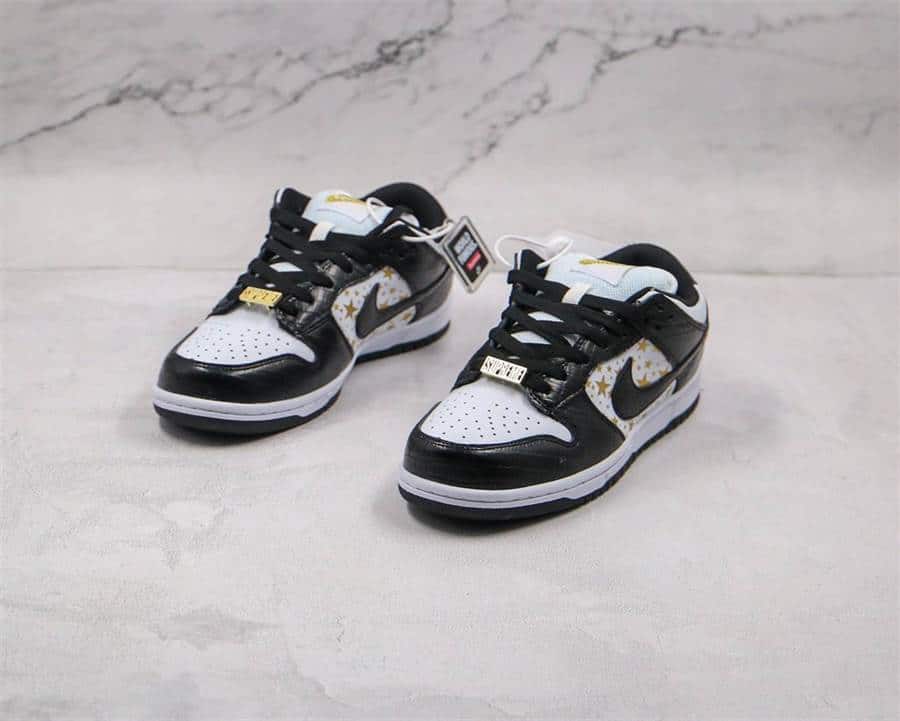 Nike SB Dunk Low - Supreme
