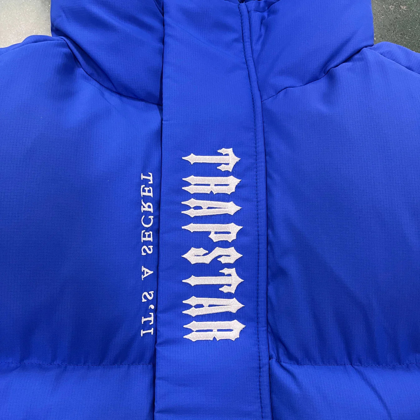 Trapstar Decoded 2022 Hooded Puffer Jacket - Blue