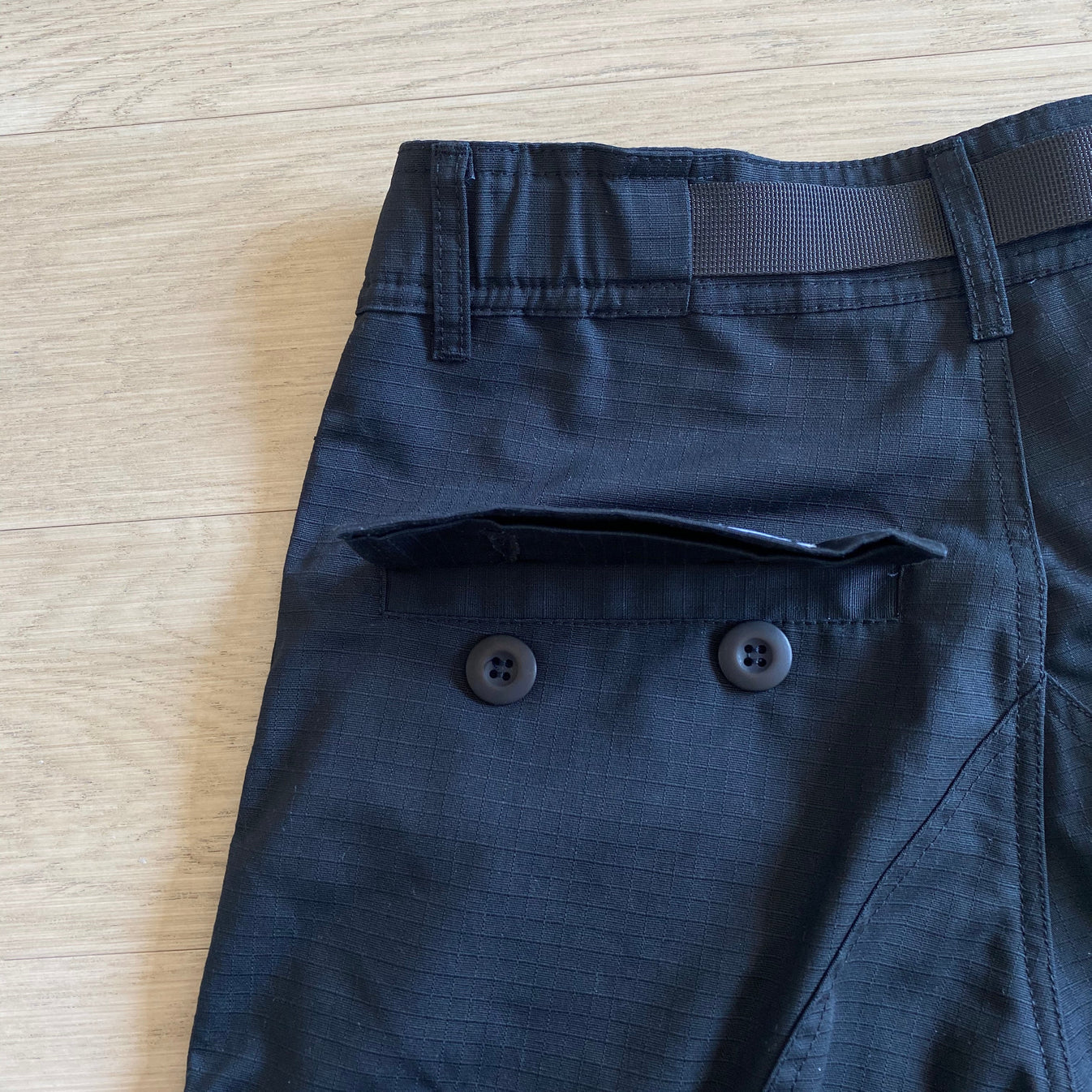 CORTEIZ Island Cargo Pants - Black/Red