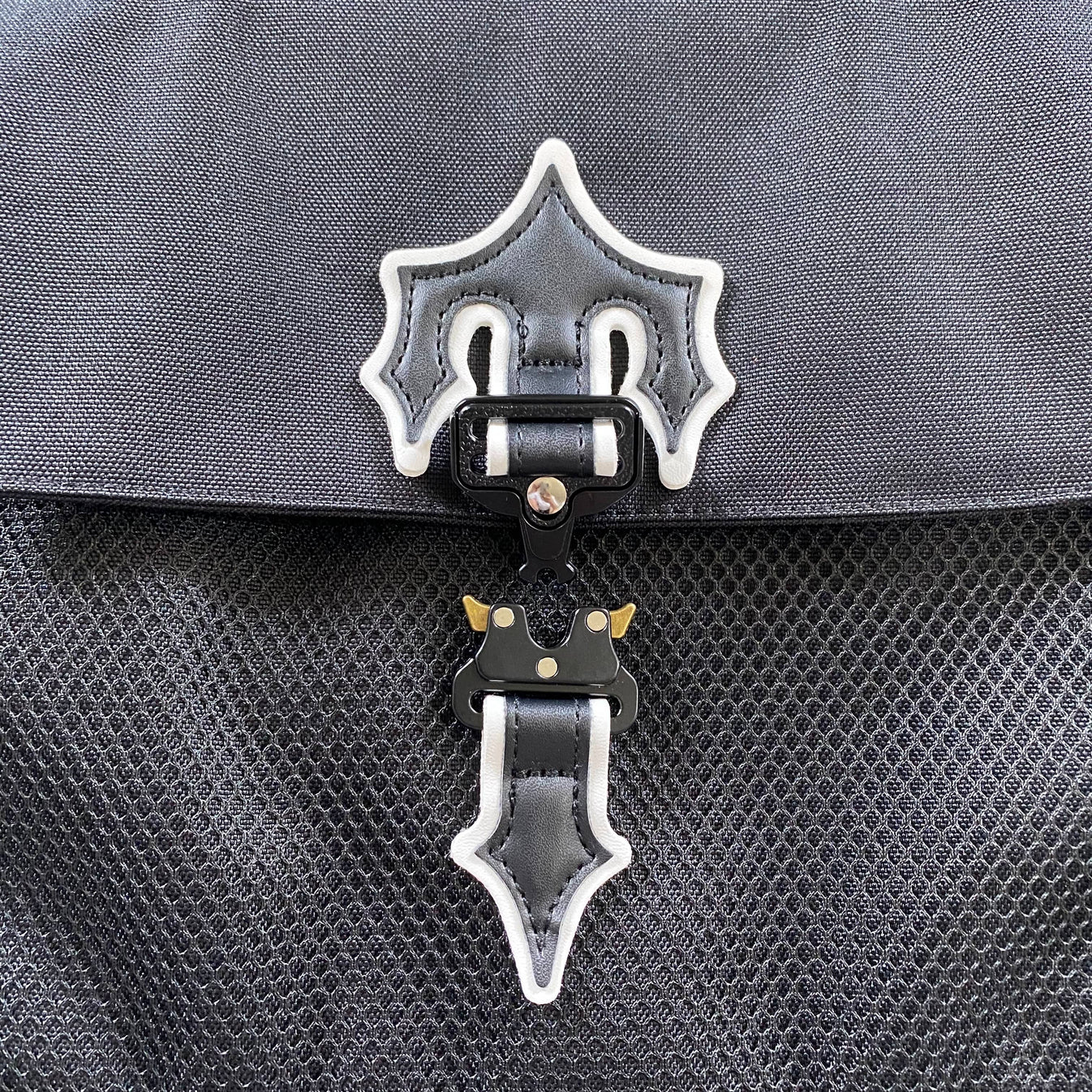 Trapstar Messenger Bag 2.0 - Black/White