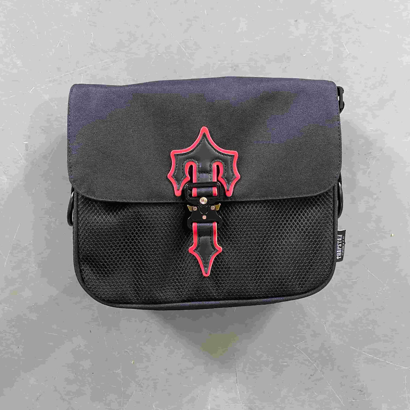 Trapstar Messenger Bag 2.0 - Black/Red