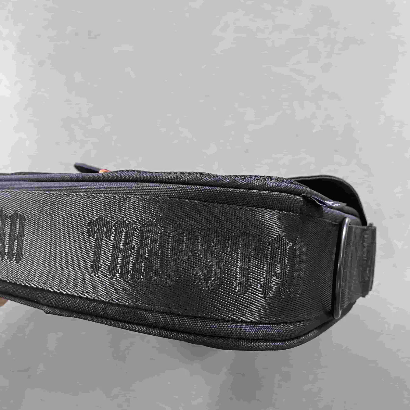 Trapstar Messenger Bag 2.0 - Black/Red