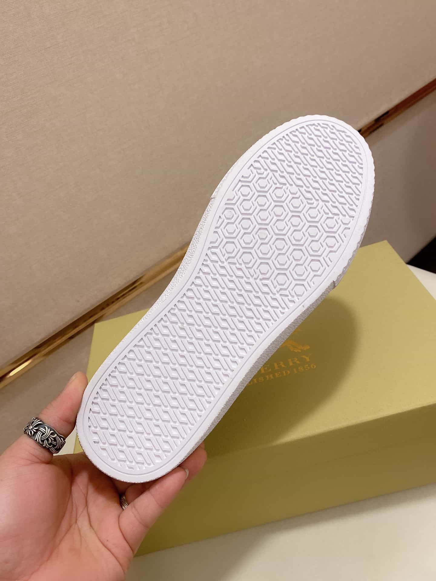 Burberry Logo Trap Sneakers - Beige