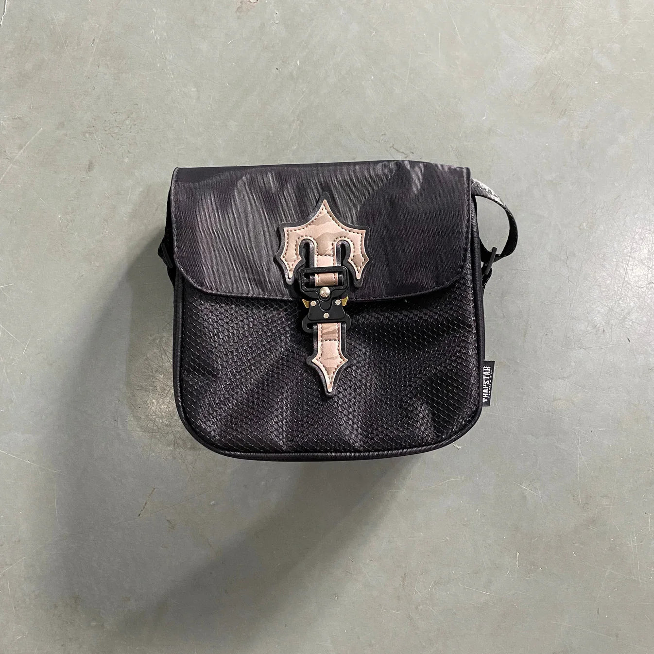 Trapstar Messenger Bag 1.0 - Black/Tiger Camo