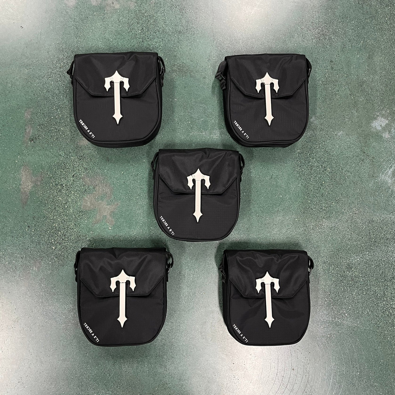 Trapstar Cobra T Bag - Black/Silver