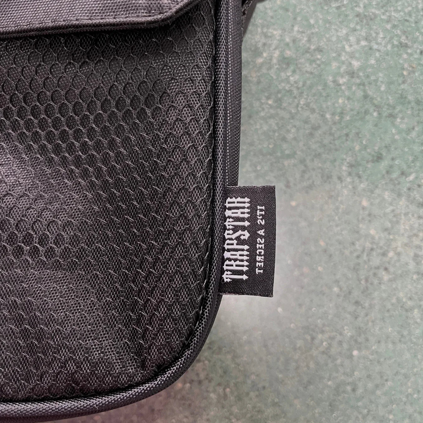 Trapstar Irongate T Crossbody Bag - Black/Light Blue