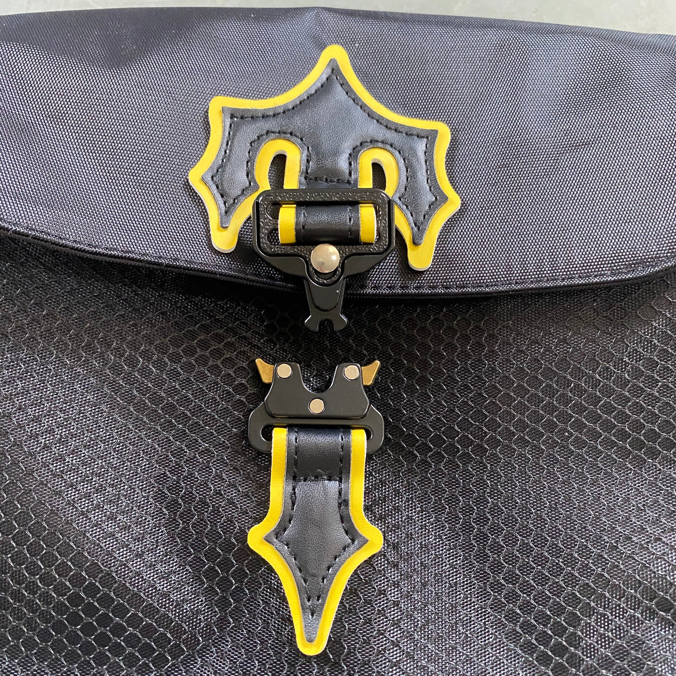 Trapstar Messenger Bag 1.0 - Black/Yellow