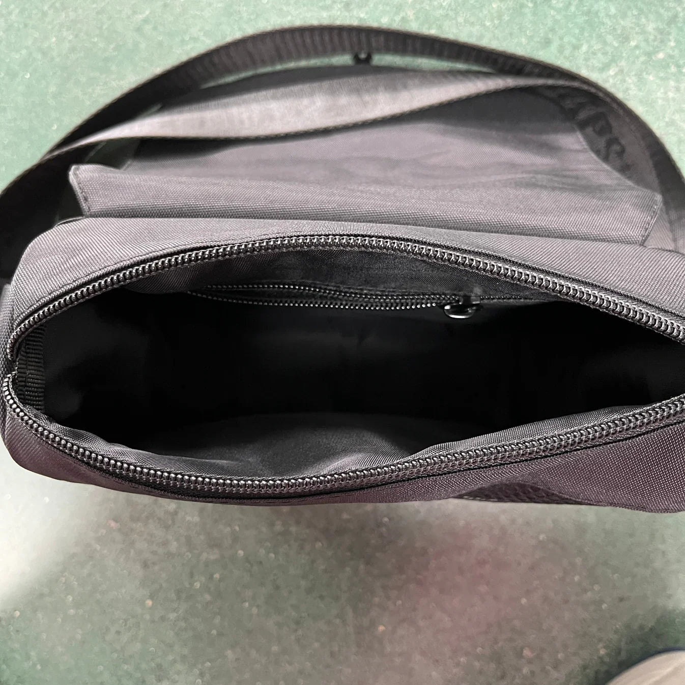 Trapstar Irongate T Crossbody Bag - Black/Light Blue