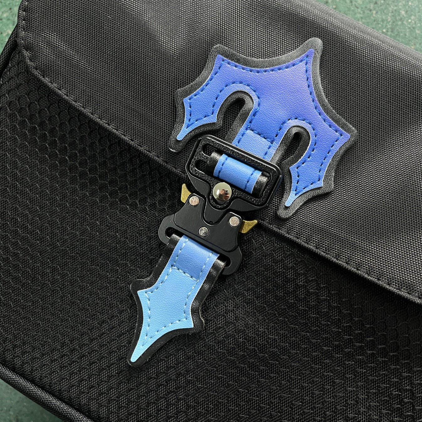 Trapstar Irongate T Crossbody Bag - Black/Blue