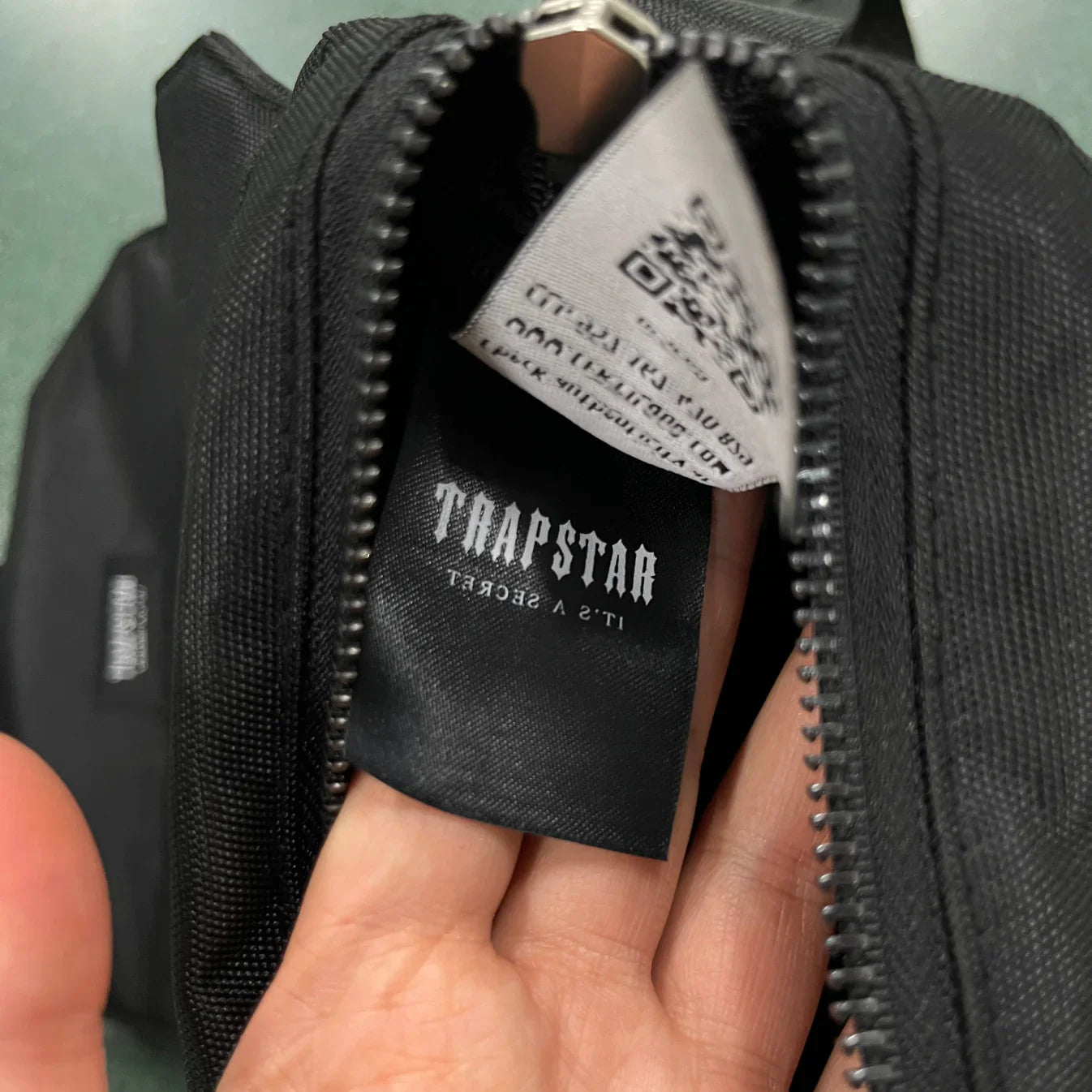 Trapstar Cobra T Bag - Black/Silver