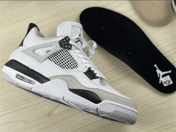 Jordan 4 Retro - Military Black