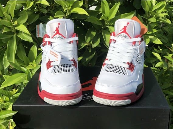 Jordan 4 SE - Fire Red