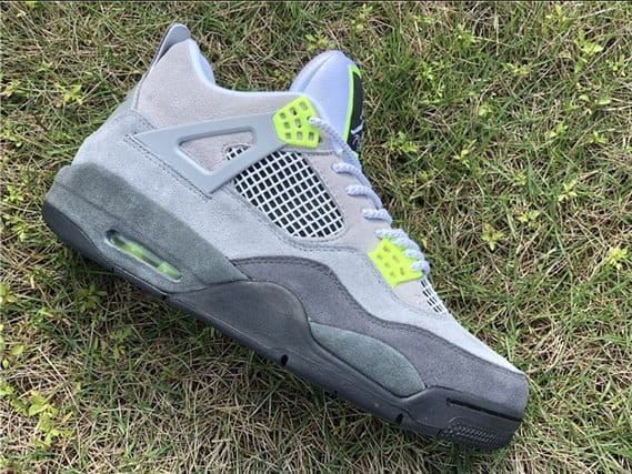 Jordan 4 - SE Neon