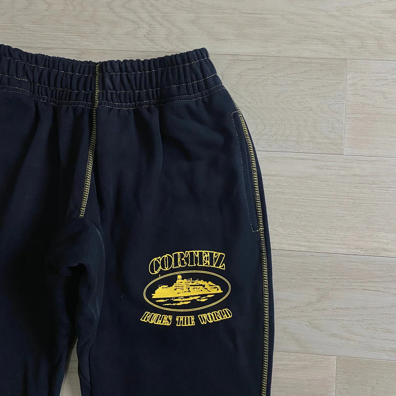 CORTEIZ Alcatraz Jogging Pants - Black/Yellow