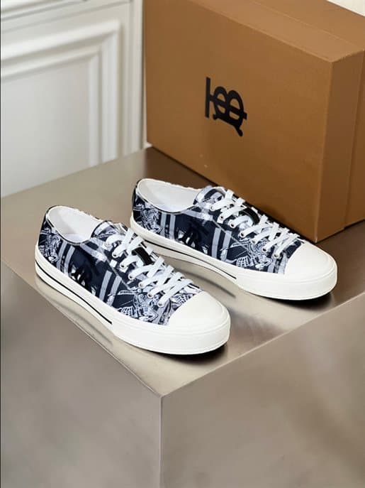 Burberry Low Top Sneakers - Blue Pattern
