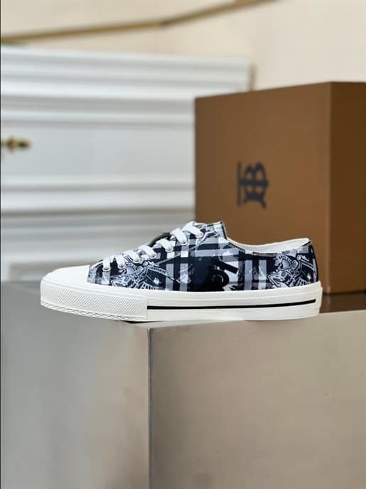 Burberry Low Top Sneakers - Blue Pattern