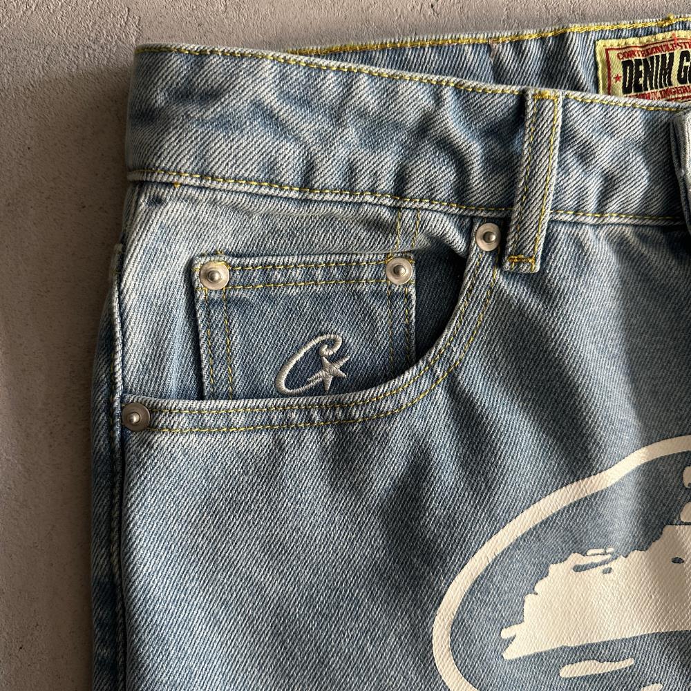 CORTEIZ Island Baggy Jeans - Light Blue