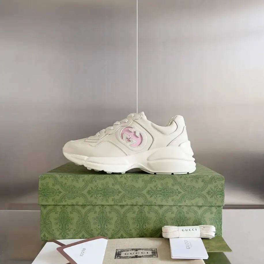 Gucci Rhyton Sneakers - Beige