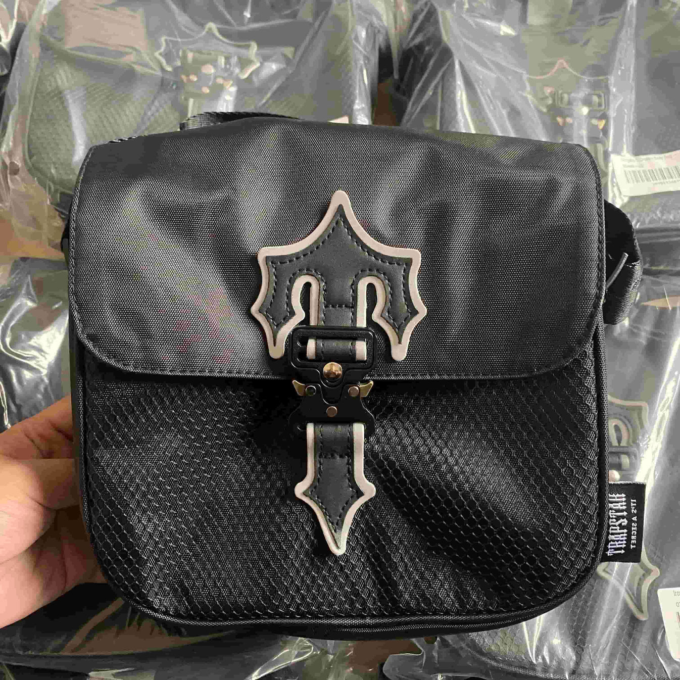 Trapstar Irongate T Crossbody Bag - Black/Reflective