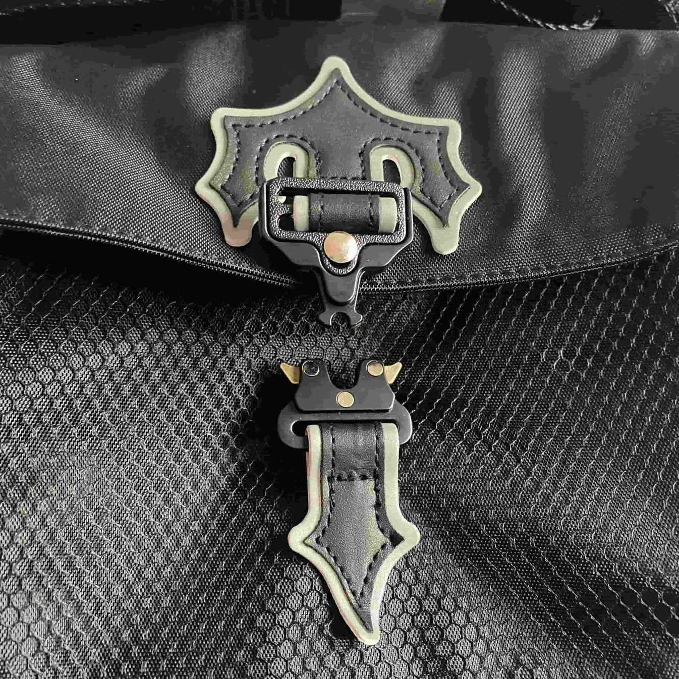 Trapstar Irongate T Crossbody Bag - Black/Reflective