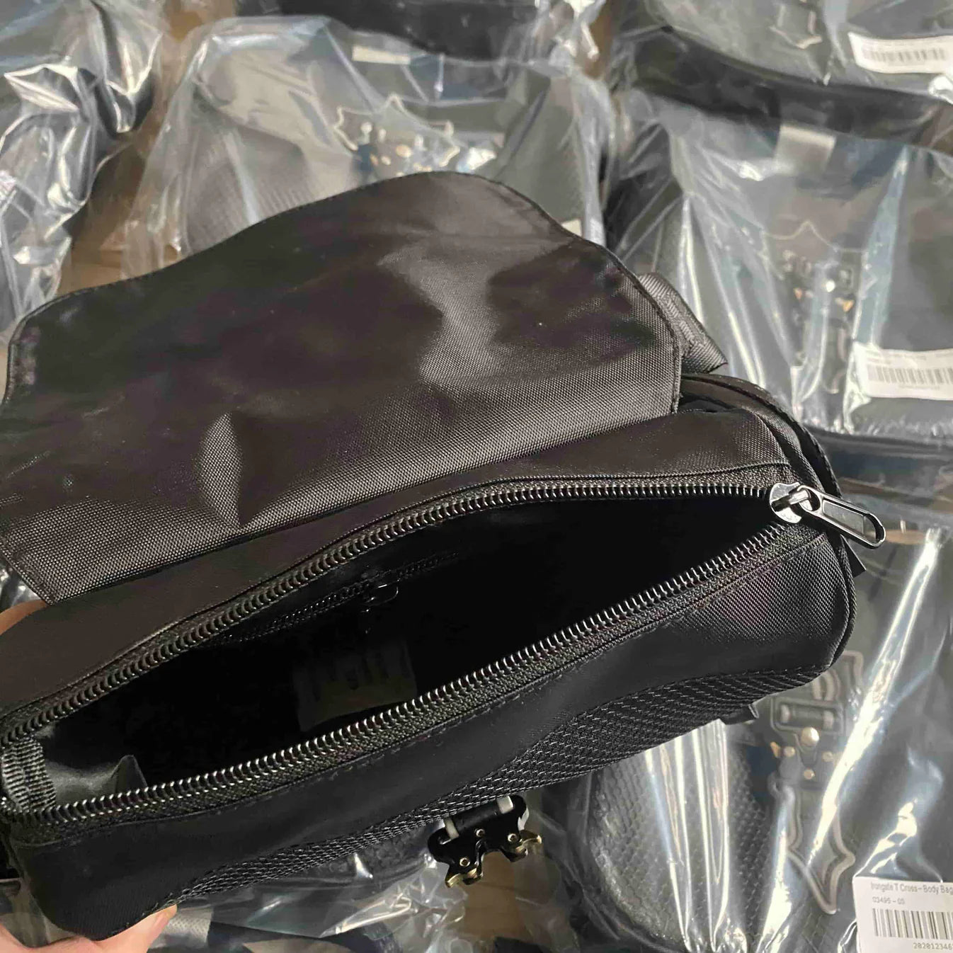 Trapstar Irongate T Crossbody Bag - Black/Reflective