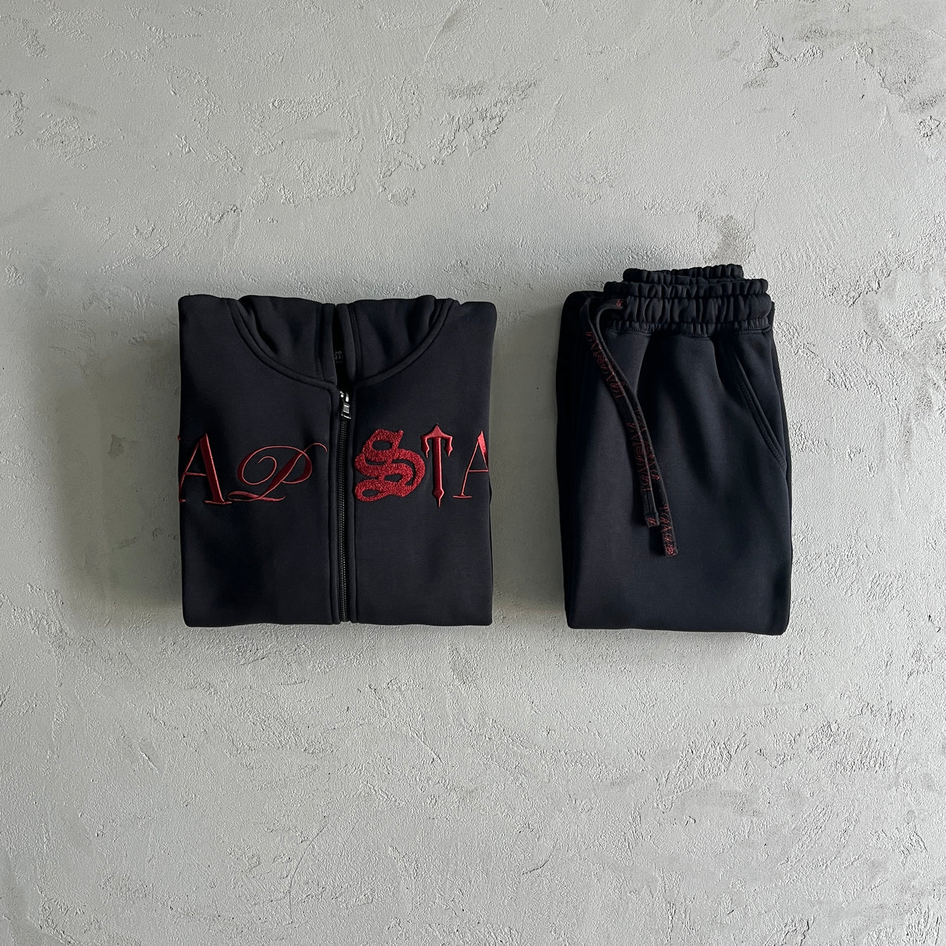 Trapstar Script Zip Through Tracksuit - Black/Red
