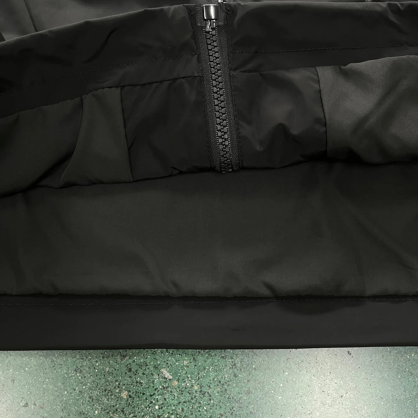Trapstar Irongate T Windbreaker - Black/Red
