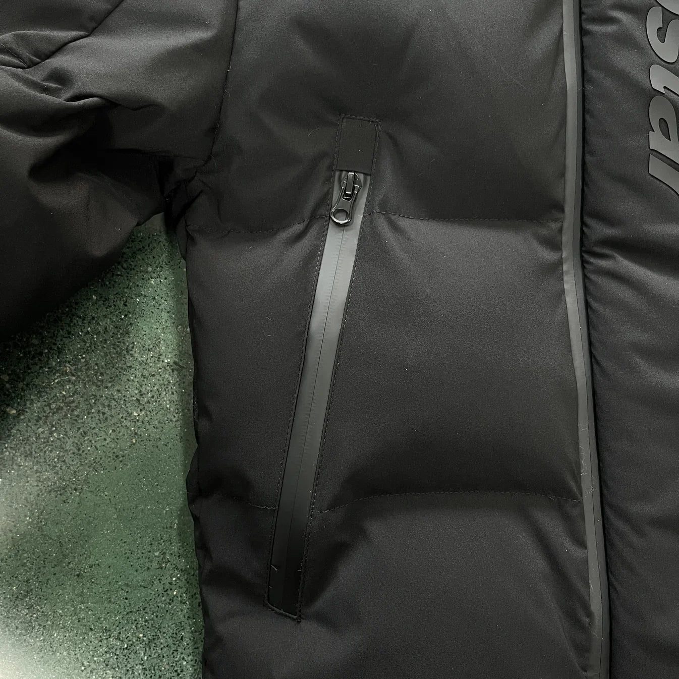 Trapstar Hyperdrive Technical Puffer - Black Edition