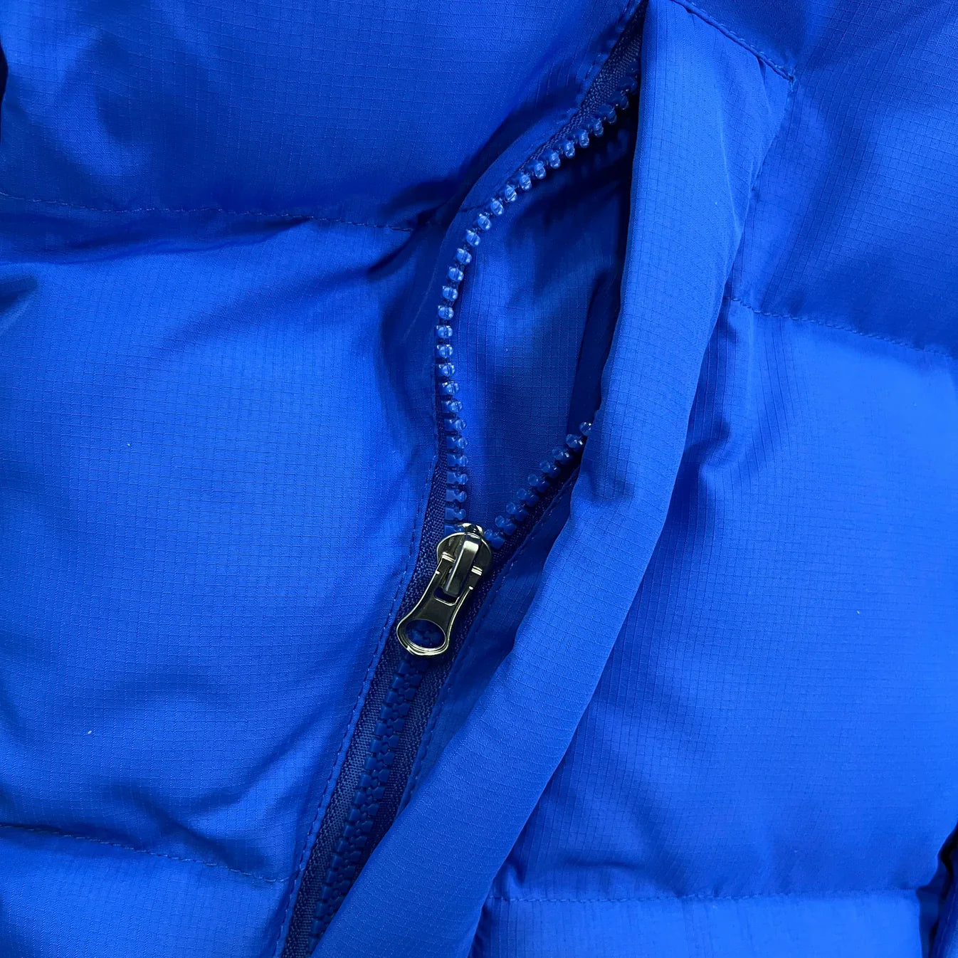 Trapstar Decoded 2022 Hooded Puffer Jacket - Blue