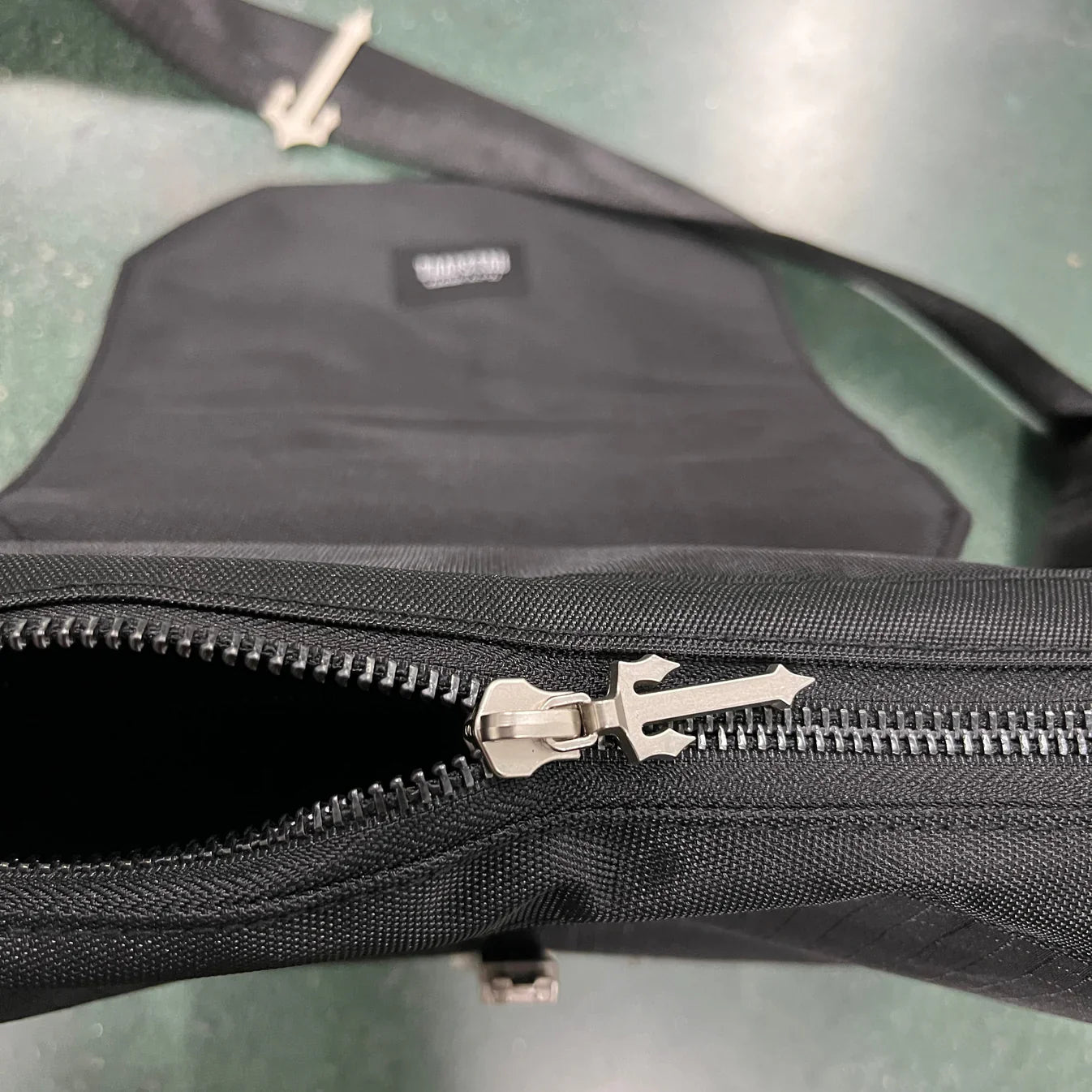 Trapstar Cobra T Bag - Black/Reflective