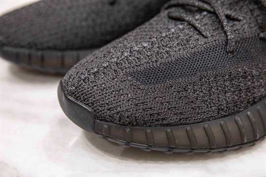 Yeezy Boost 350 V2 - Black Static