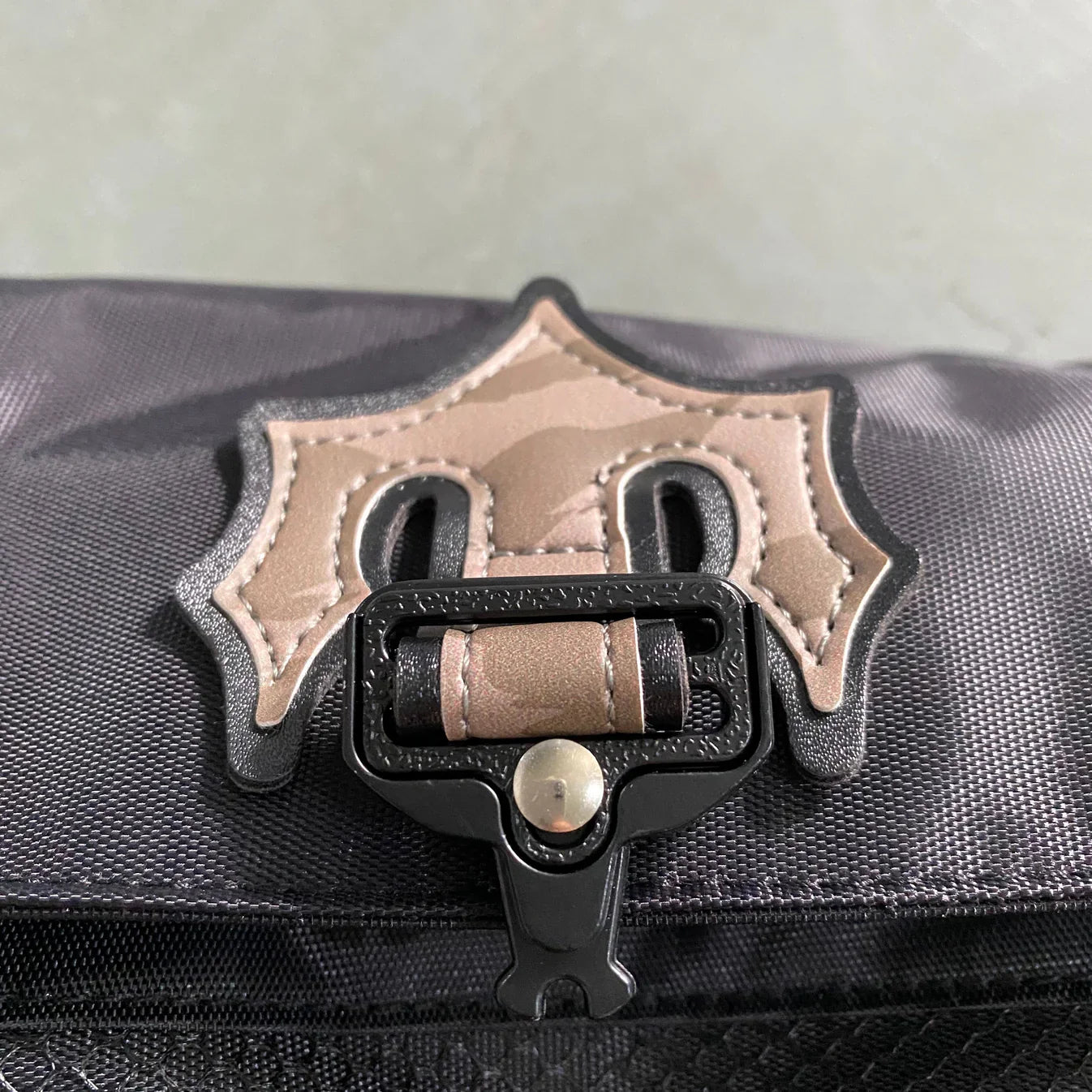 Trapstar Messenger Bag 1.0 - Black/Tiger Camo