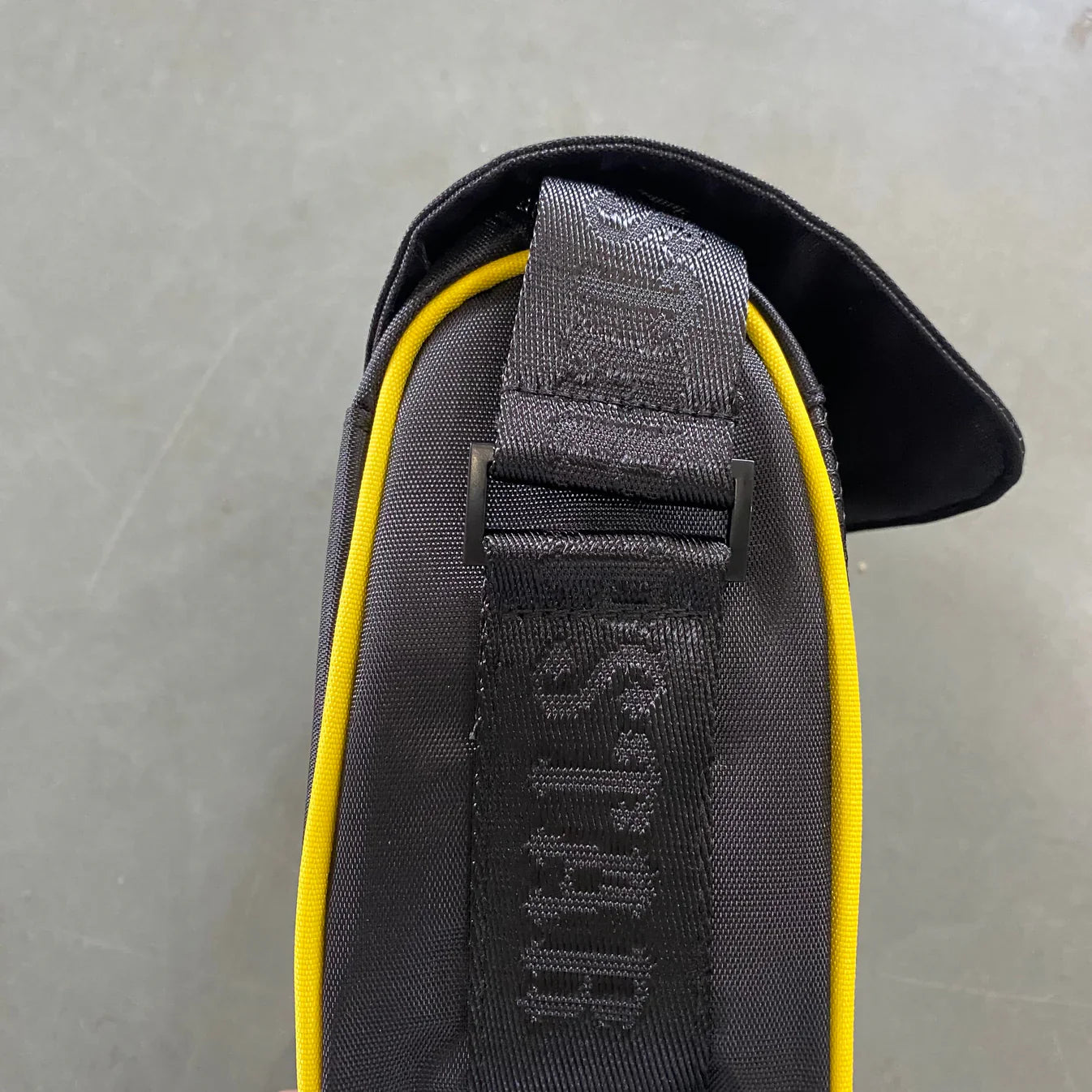 Trapstar Messenger Bag 1.0 - Black/Yellow