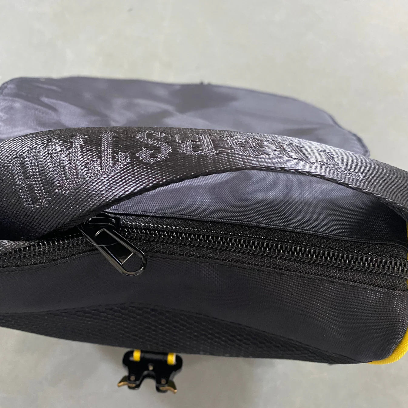 Trapstar Messenger Bag 1.0 - Black/Yellow