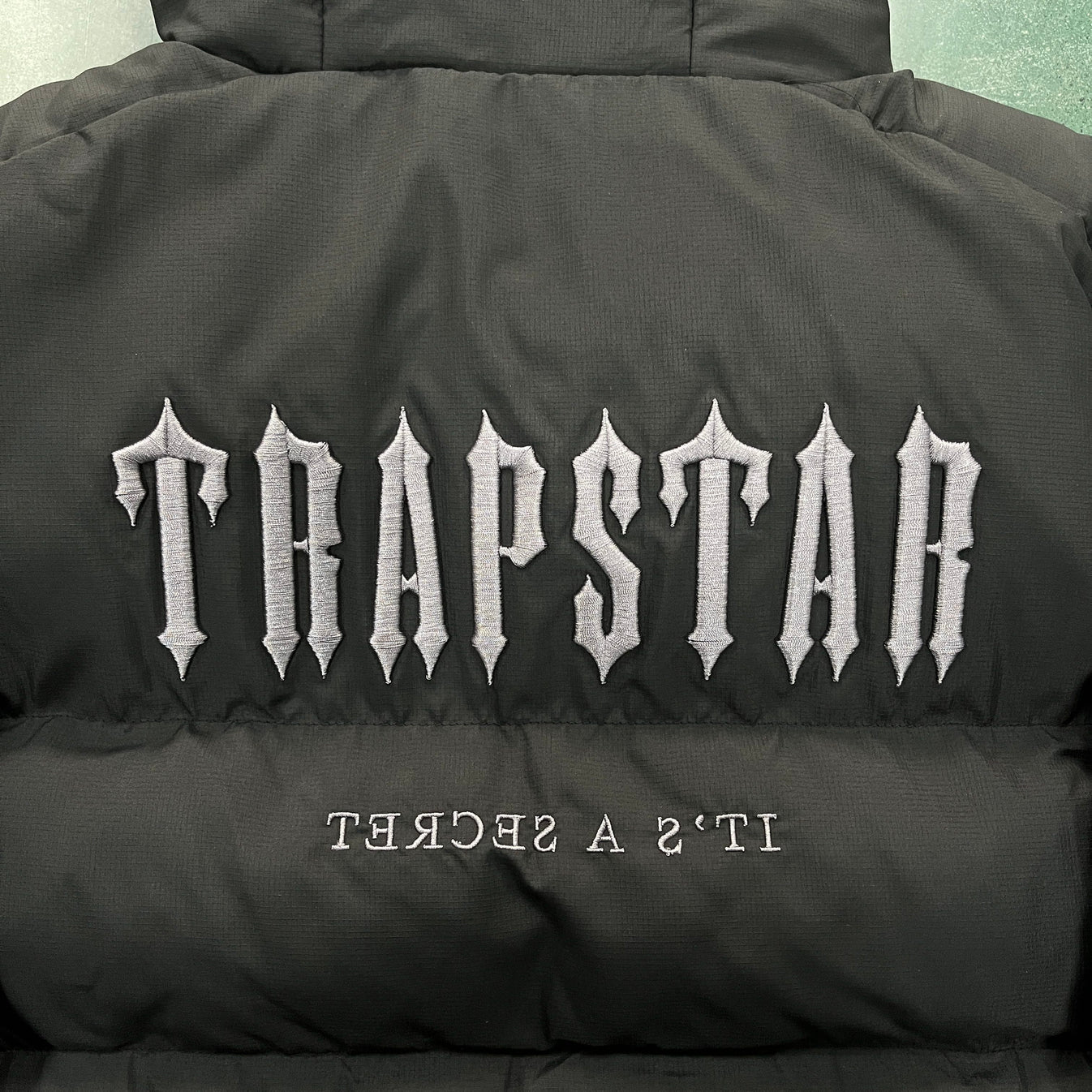 Trapstar Women's Decoded Hooded Puffer 2.0 Jacket - Black