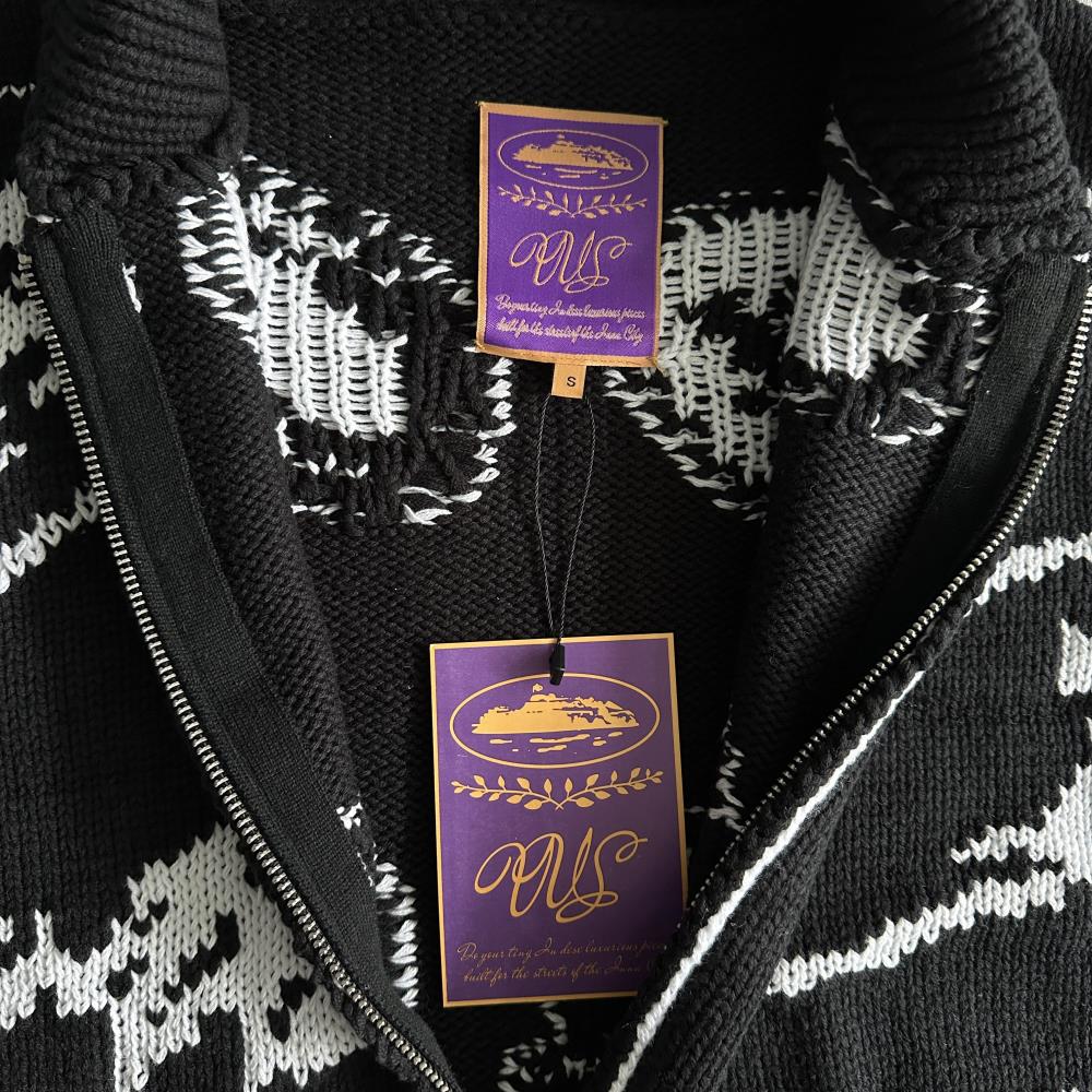 CORTEIZ Heavy Knit Jacquard Sweater - Black