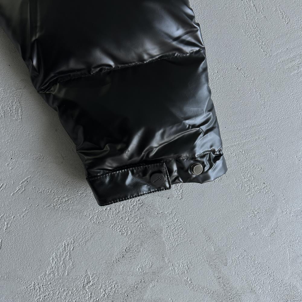Trapstar Irongate Embossed Puffer Jacket - Black/White
