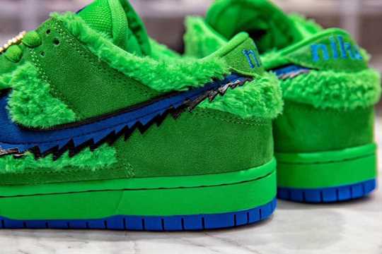 Nike SB Dunk Low - Grateful Dead Bears