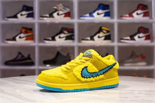 Nike Dunk SB Low - Grateful Dead Bear Yellow