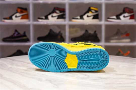 Nike Dunk SB Low - Grateful Dead Bear Yellow