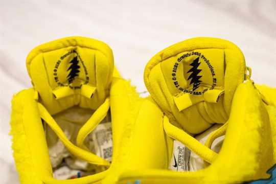 Nike Dunk SB Low - Grateful Dead Bear Yellow