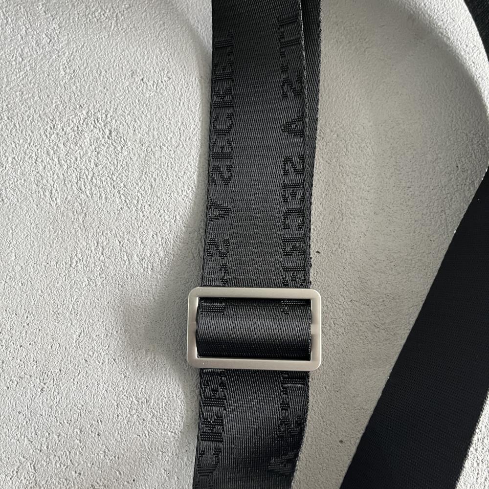 Trapstar Small T Crossbody Bag - Black