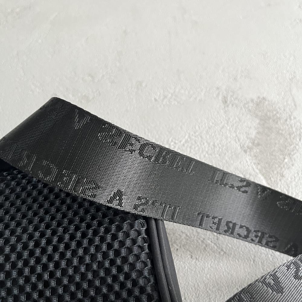Trapstar Small T Crossbody Bag - Black