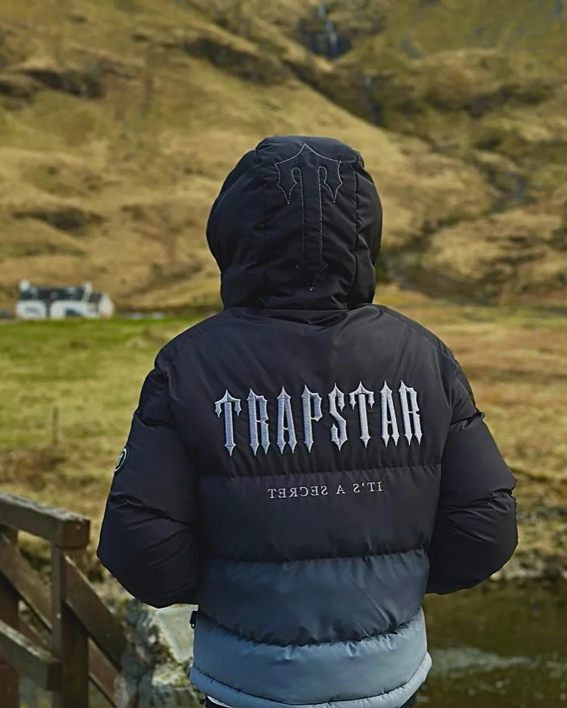 Trapstar Decoded 2025 Hooded Puffer - Black Gradient