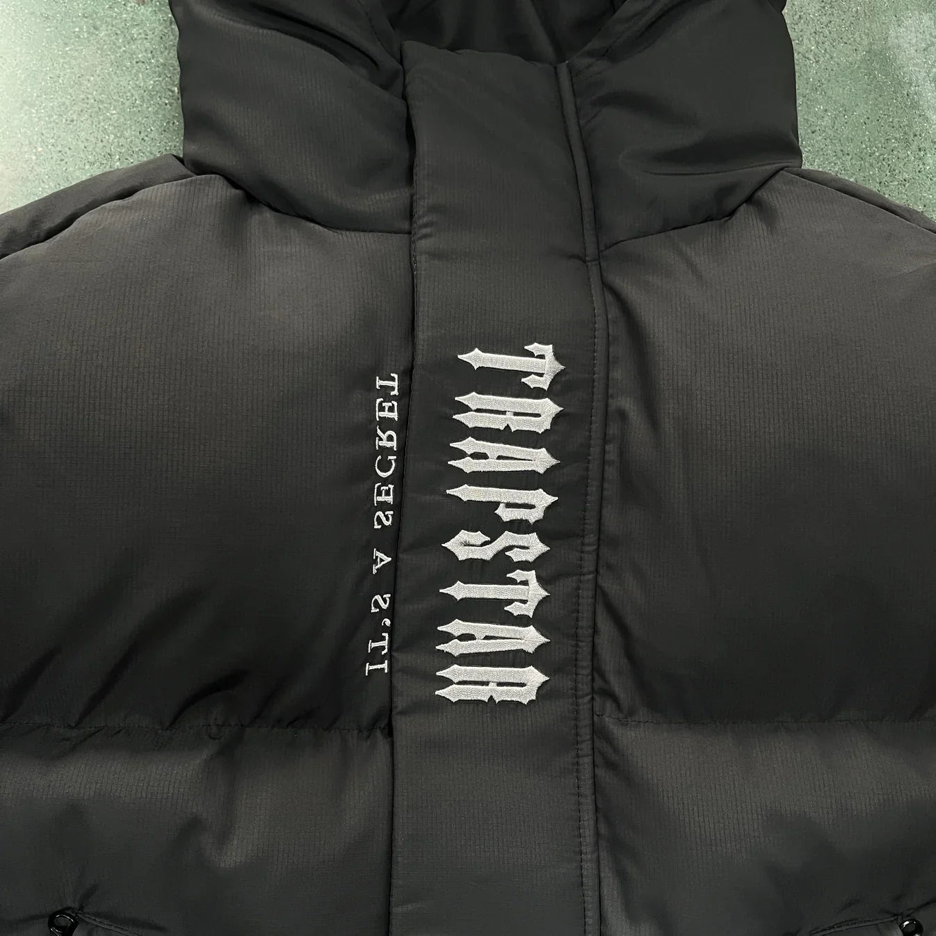 Trapstar Decoded 2025 Hooded Puffer - Black Gradient