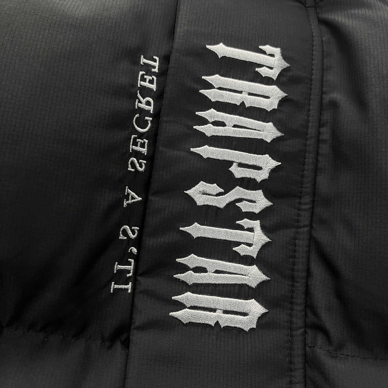 Trapstar Decoded 2025 Hooded Puffer - Black Gradient