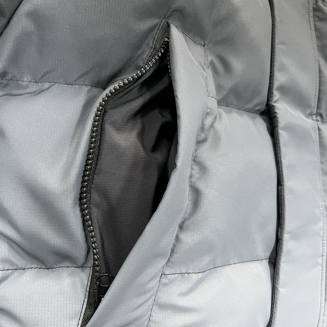 Trapstar Decoded 2025 Hooded Puffer - Black Gradient