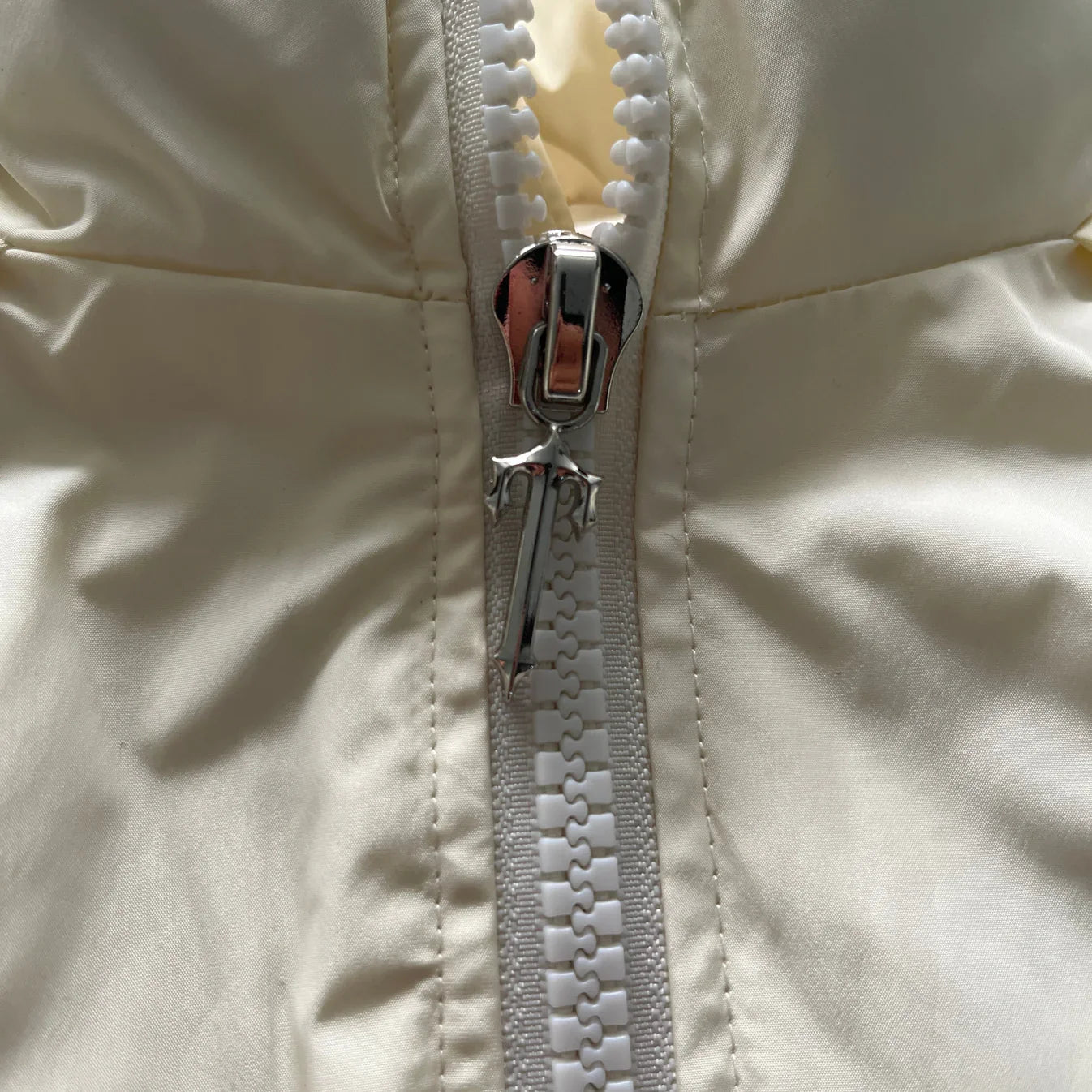 Trapstar Women's Irongate Detachable Hooded Puffer - Cream